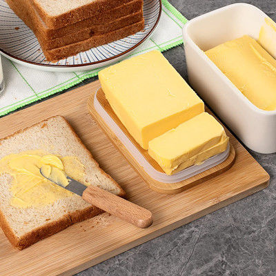 Weißer keramischer Butterteller mit Deckel und Messer für Küchenarbeitsplatte