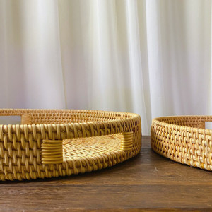 Mehrfunktionale hand- gesponnene Rattan-Runde, die Tray Serving Basket mit Schnitt dient