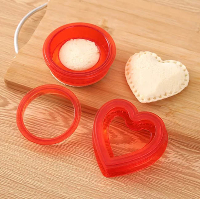 Küchen-Werkzeuge backen Plätzchen-Mittagessen-Sandwich-Schnittmeister und Eichmeister des Hersteller-DIY zusammen
