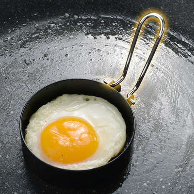 Anti verbrennen Sie Edelstahl-Haushaltsware 2.95Inch Fried Egg Ring Mold 4 Sätze mit Öl-Bürste