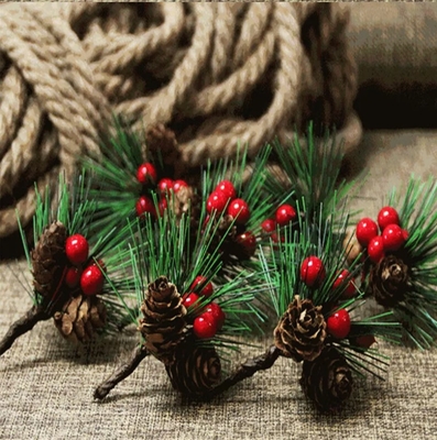Rote Frucht-künstliche Kiefern-Nadeln PVCs für Mini Christmas Tree Ornaments