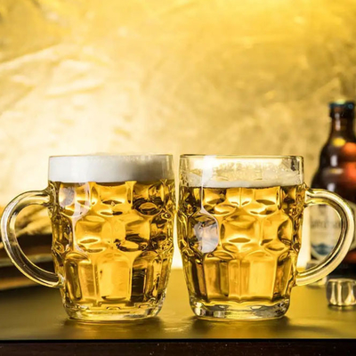 Große kundenspezifische PlastikTrinkbecher Dimple Stein Beer Mugs mit Griff 20oz