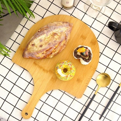 Bäckerei-erstklassiges natürliches Bambuspizza-Schalen-Brett mit einfachen Gleiten-Rändern u. Griff