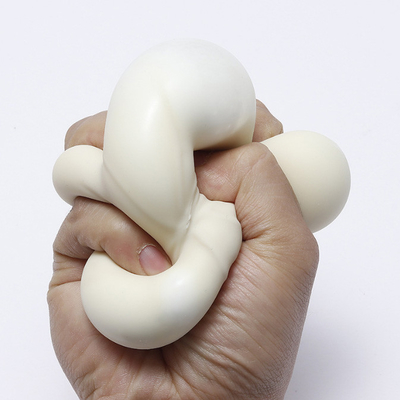 Gedämpftes angefülltes Brötchen, das Mehlkloß-Druck-Ball-Unruhe-Spielzeug zusammendrückt