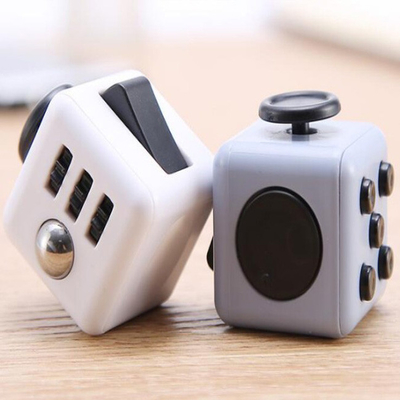 Bunte Dekompressions-Entspannungs-Unruhe-Spielwaren Mini Gadgets Cube